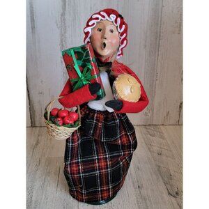 vintage Byers Choice victorian pie‎ baker shopper woman basket 2001 xmas